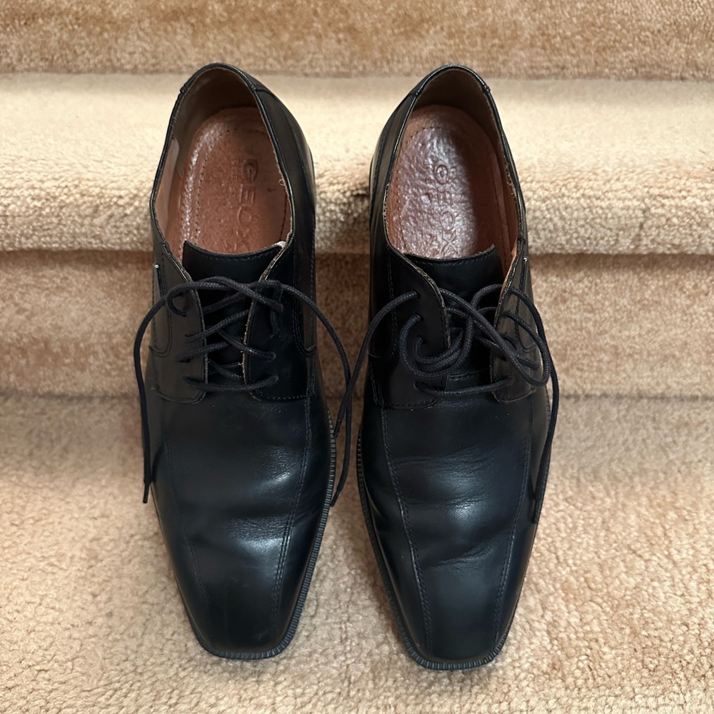 Geox Black Leather Lace-Up Square-Toe Oxfords